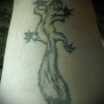 A mókus meglévő tetoválásának érdekes változata - a rajz alkalmas a tetováló mókus taxiban való fotózására