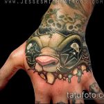 Érdekes példa egy meglévő mókus tetoválásra - a rajz alkalmas a lábán lévő mókus tetoválására