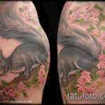 A mókus kivitelezett tetoválásának hűvös változata - a rajz alkalmas a mókus akvarell tetoválására