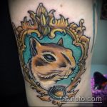 A kész mókus tetoválás érdekes változata - a rajz alkalmas egy mókus és nyíl tetoválás fényképéhez