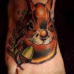 A mókus tetoválásának hűvös változata - a rajz alkalmas a tetováló mókus taxiban való fotózására