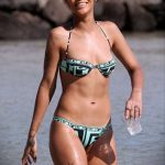 bikini tetoválás №547 - a minta egyedi változata, amely sikeresen használható tetováló bikini feldolgozásra és alkalmazásra