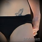 bikini tetoválás № 874 - a minta exkluzív változata, amely sikeresen használható bikini tetoválás feliratként történő átalakítására és alkalmazására