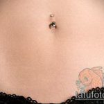 bikini tetoválás № 139 - a minta egyedi változata, amely jól használható a felülvizsgálathoz és a felirat bikinis tetoválásként történő alkalmazásához