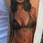 bikini tetoválás # 825 - a minta egyedi változata, amely sikeresen használható bikini toll tetoválásként történő átalakítására és alkalmazására