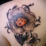 fotó a katicabogár tetoválásról # 648 - a minta hűvös változata, amely könnyen használható feldolgozásra és alkalmazásra katicabogár tetoválásaként az alján