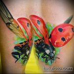 fotó a 59 -es katicabogár tetoválásról - a minta hűvös változata, amely könnyen felhasználható katicabogár -tetoválásként az ujjon