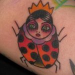 fotó a katicabogár tetoválásról, 557. sz. - a minta méltó változata, amely jól használható változtatásra és tetoválásra a katicabogár alján