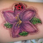 fotó a katicabogár tetoválásról 272 - a minta méltó változata, amely könnyen használható felülvizsgálatra és alkalmazásra katicabogár tetoválásként a realizmusban