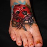 fotó a katicabogár tetoválásról # 890 - a minta hűvös változata, amely sikeresen használható feldolgozásra és tetoválásként való alkalmazására katicabogár fotó a lábán