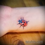 fotó a katicabogár tetoválásról # 533 - a minta hűvös változata, amely jól használható változtatásra és katicabogár tetoválásra egy lány számára