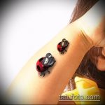 fotó a katicabogár tetoválásról # 262 - a minta érdekes változata, amely jól használható átalakítására és katicabogár tetoválására a nyakon