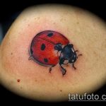 fotó a katicabogár tetoválásról, a 470 -es számról - a minta érdekes változata, amely sikeresen használható módosítására és alkalmazására katicabogár tetoválásaként az ujján