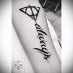 fénykép a halálos ereklyék tetoválásáról 760. sz.