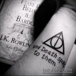 fotó a Halál ereklyéi tetoválásról, 658. sz.