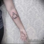 fénykép a halálos ereklyék tetoválásról, 545. sz.