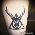 fénykép a halálos ereklyék tetoválásáról, 820 - a minta érdekes változata, amely sikeresen használható a halálos ereklyék nyakának átalakítására és alkalmazására tetoválásként