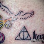 fénykép a halálos ereklyék tetoválásáról 753. sz.