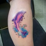 fotó a 490. számú delfintetoválásról - a kép méltó változata, amely sikeresen használható változtatásra és alkalmazásra delfin tetoválás fényképeként a csuklón