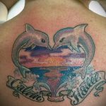 fotó a 411 -es delfintetoválásról - a minta exkluzív változata, amely sikeresen használható a delfintetoválás feldolgozására és felhelyezésére a bokán fényképként