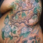 fotó a 45 -ös fa tetoválásról - a minta hűvös változata, amely jól használható a fa és a hold tetoválás átalakítására és alkalmazására