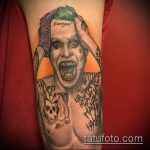 fotó a joker tetoválásról # 420 - a minta érdekes változata, amely sikeresen használható a vállon joker tetoválásként történő feldolgozásra és alkalmazásra