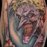 fotó a joker tetoválásról # 813 - a minta hűvös változata, amely könnyen használható átalakítására és joker tetoválásként történő alkalmazására a hátán