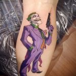 fotó a 441 -es joker tetoválásról - a minta érdekes változata, amely sikeresen használható a revízióhoz és a joker és a harley tetoválásához