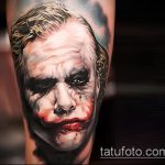 fotó az 1. számú joker tetoválásról - a minta érdekes változata, amely sikeresen használható az öngyilkos osztag filmjének átalakítására és joker tetoválásként történő alkalmazására