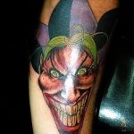 fotó a joker tetoválásról # 569 - a minta méltó változata, amely könnyen használható feldolgozásra és alkalmazásra joker tetoválásként a karon
