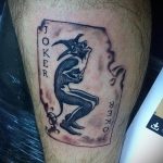 fotó a joker tetoválásról # 777 - a minta hűvös változata, amely könnyen átalakítható és alkalmazható joker tetoválásként a karon