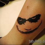fotó a 317. számú joker tetoválásról - a minta hűvös változata, amely sikeresen használható változtatásra és alkalmazásra joker tetováló ecsetként