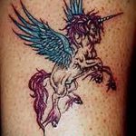 A kivitelezett egyszarvú tetoválás hűvös változata - a rajz alkalmas egyszarvú tetoválásra a karon