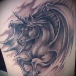 Eredeti példa egy meglévő egyszarvú tetoválásra - a rajz alkalmas egyszarvú tetováláshoz