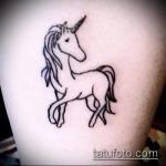 A kivitelezett egyszarvú tetoválás tesztverziója - a rajz alkalmas egyszarvú és szivárvány tetováláshoz