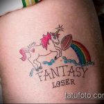 Érvényes példa az elkészült egyszarvú tetoválásra - a rajz alkalmas a borjú egyszarvú tetoválására