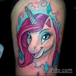 Az alkalmazott egyszarvú tetoválás hűvös változata - a rajz alkalmas egyszarvú tetoválásra a nyakon