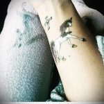 Érvényes példa az elkészült egyszarvú tetoválásra - a rajz alkalmas egyszarvú tetoválásra a csuklón