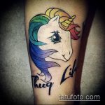 Az egyszarvú tetoválás remek példája - a rajz alkalmas egyszarvú tetoválás akvarelléhez