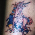 Az egyszarvú tetoválás remek példája - a rajz alkalmas egy pegasus egyszarvú tetováláshoz
