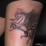 A kész egyszarvú tetoválások hűvös változata - a rajz alkalmas az egyszarvú kozmosz tetováláshoz