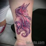 Az egyszarvú tetoválás remek példája - a rajz alkalmas egyszarvú tetoválásra a nyakon