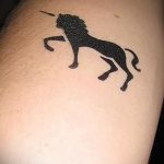 A meglévő egyszarvú tetoválás érvényes változata - a rajz alkalmas egyszarvú tetováláshoz a csuklón