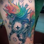 Az alkalmazott egyszarvú tetoválás érdekes változata - a rajz alkalmas egyszarvú és szivárvány tetováláshoz