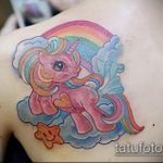 Egy unikornis tetoválás egyedülálló példája - a rajz alkalmas egyszarvú tetoválásra.