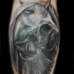 Az alkalmazott egyszarvú tetoválás eredeti változata - a rajz alkalmas egyszarvú comb tetoválására