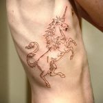 Jó példa az egyszarvú tetoválásra - a rajz alkalmas egyszarvú tetoválásra a karon