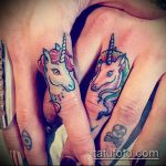 A kész egyszarvú tetoválás hűvös változata - a rajz alkalmas egyszarvú tetoválásra a karon