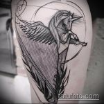 A meglévő egyszarvú tetoválás érvényes változata - a rajz alkalmas egyszarvú tetoválásra a hátán