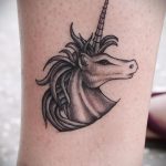 A kivitelezett egyszarvú tetoválás tesztverziója - a rajz alkalmas egyszarvú és szarvas tetováláshoz